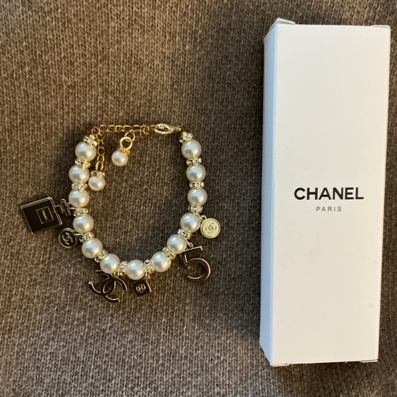 Chanel Logo & Pearl Bracelet - Gold Plated NEW - Picture 2 of 4